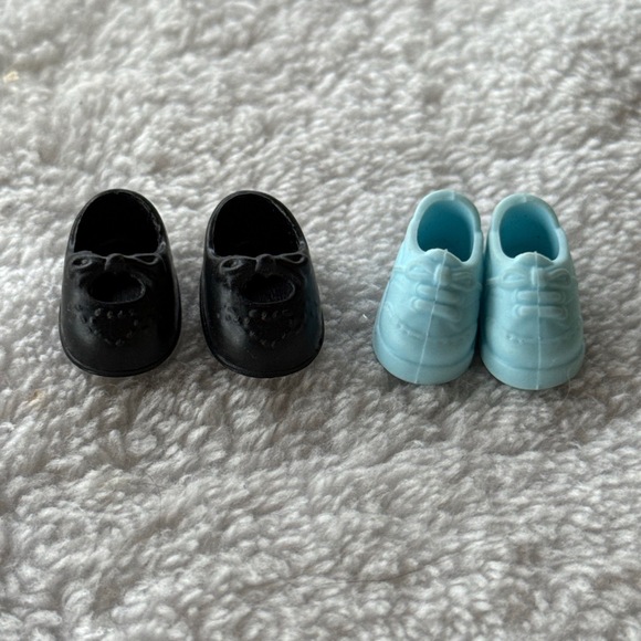 Vintage Mattel Barbie Little Sister Stacie Set of Two‎ Shoes Blue Black - Picture 1 of 3